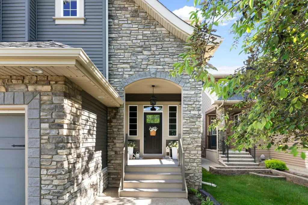 203 Cooperstown Lane SW Airdrie AB T4B 2L2