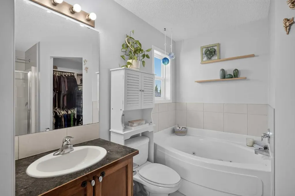 288 Evansbrooke Way NW Calgary AB T3P 1H2