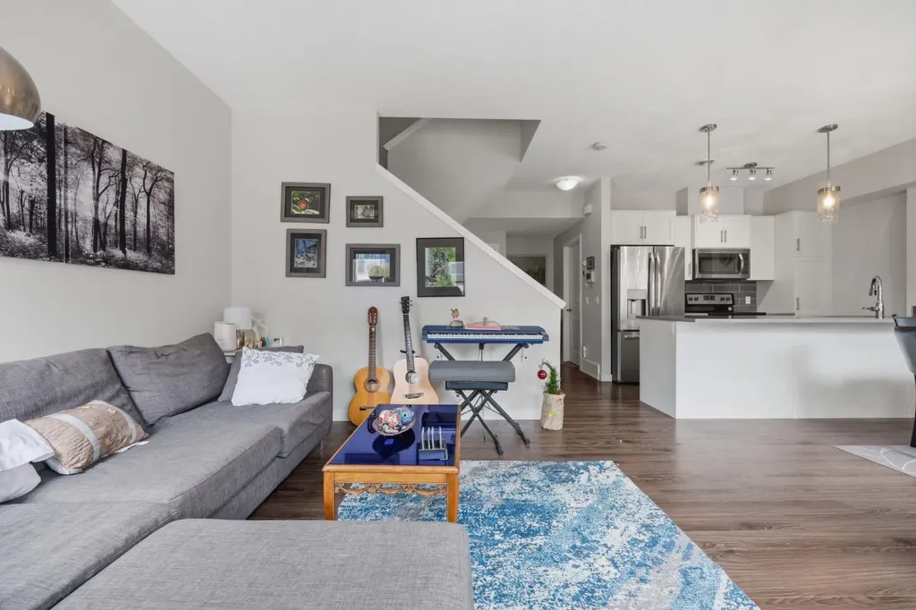 250 Fireside View Cochrane AB T4C2M2