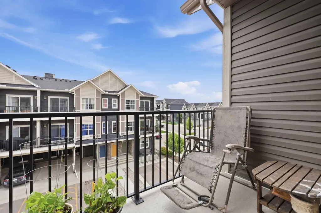 250 Fireside View Cochrane AB T4C2M2