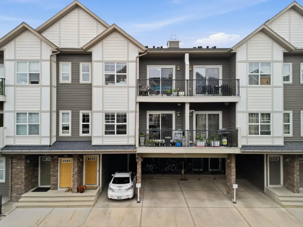 250 Fireside View Cochrane AB T4C2M2