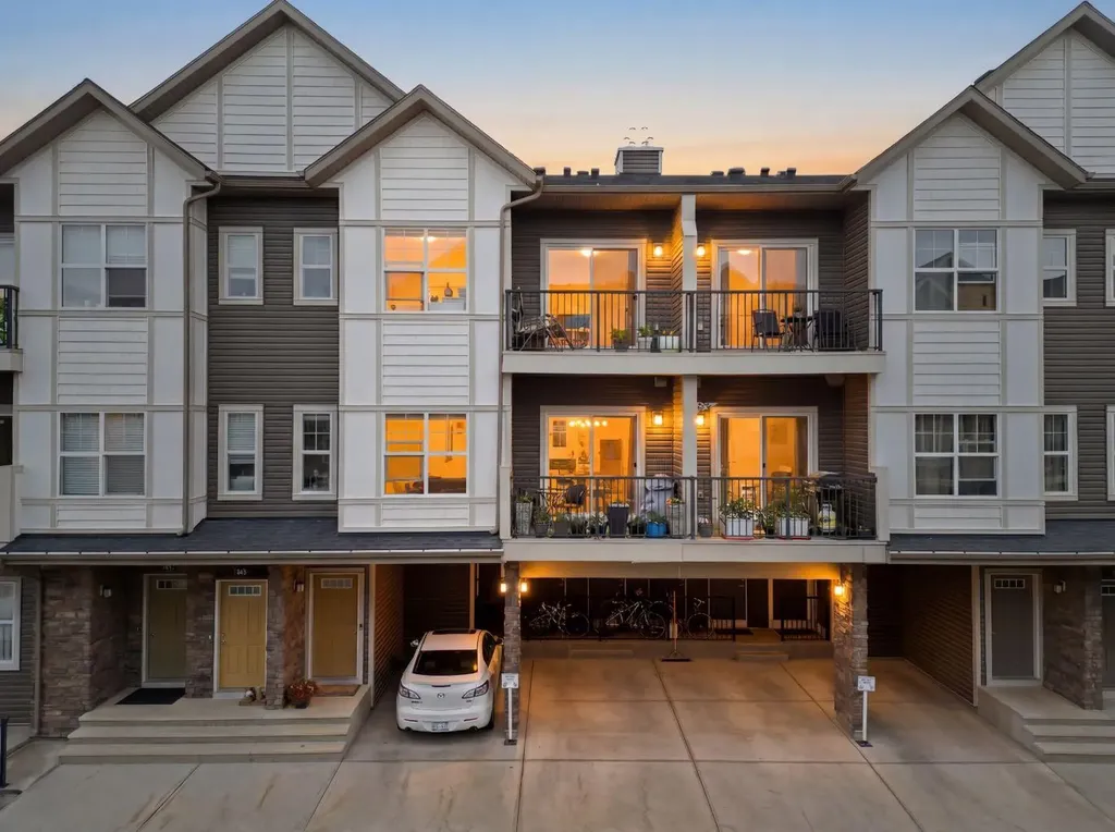 250 Fireside View Cochrane AB T4C2M2