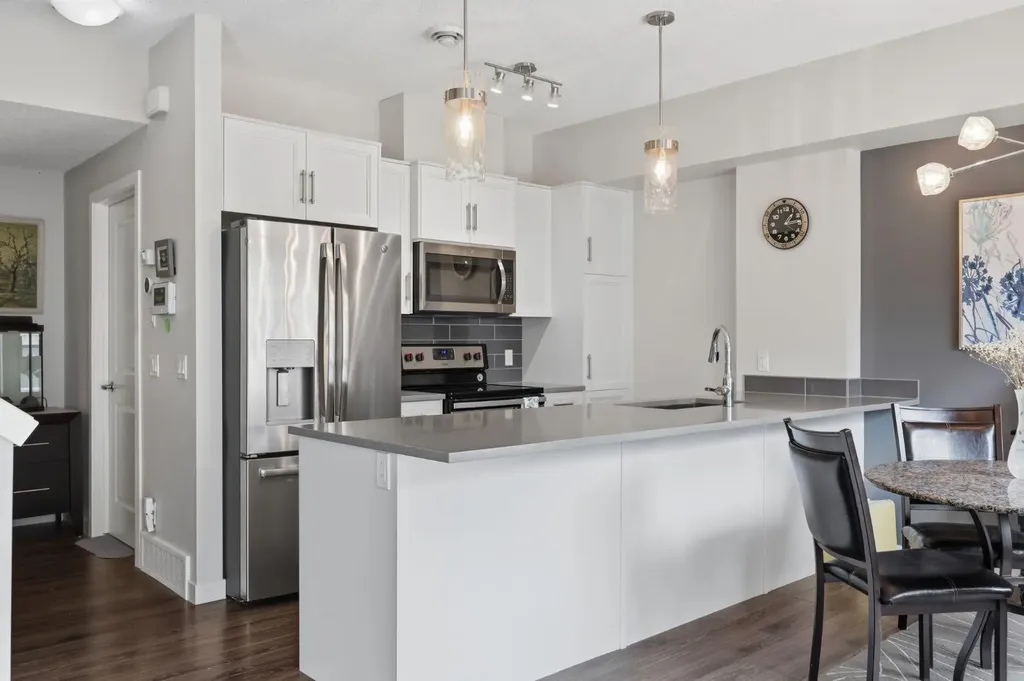 250 Fireside View Cochrane AB T4C2M2