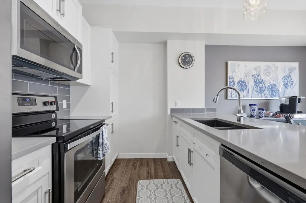 250 Fireside View Cochrane AB T4C2M2
