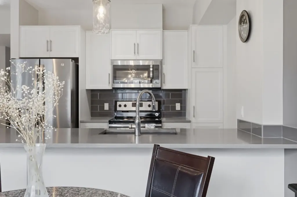 250 Fireside View Cochrane AB T4C2M2