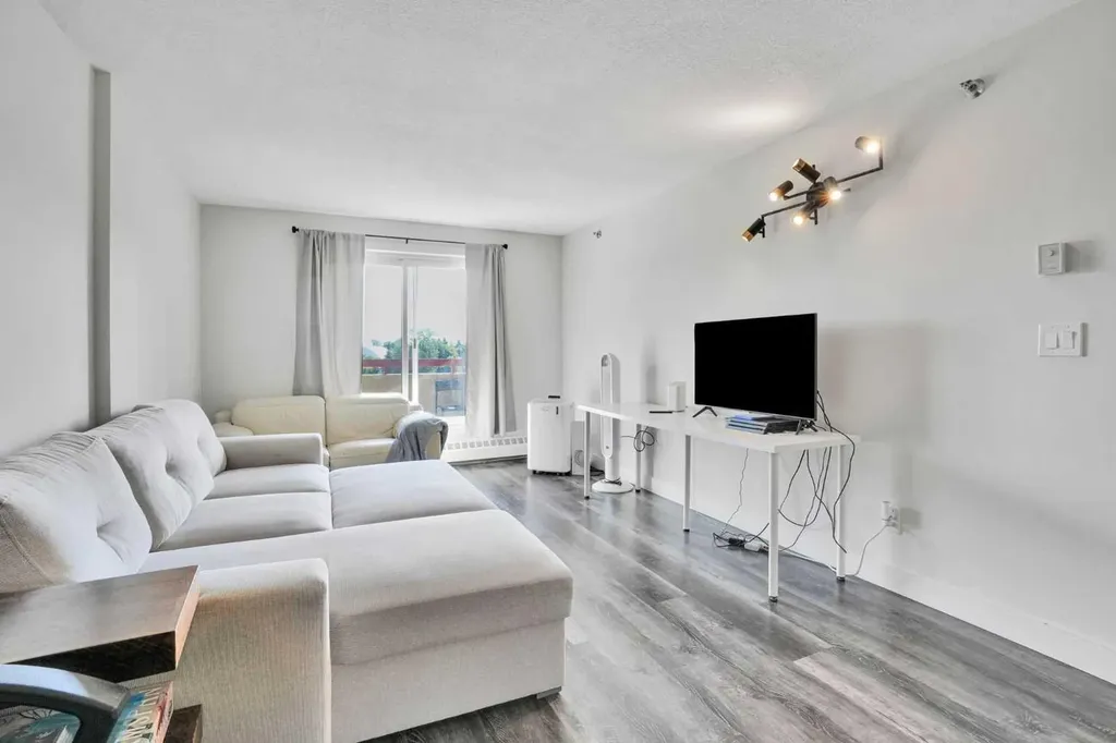 2011 University Drive NW Calgary AB T2N4T4