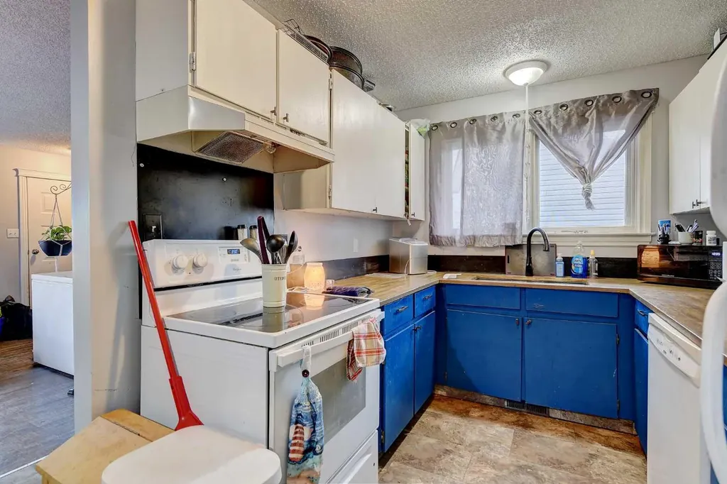 9809 98 Avenue Sexsmith AB T0H3C0