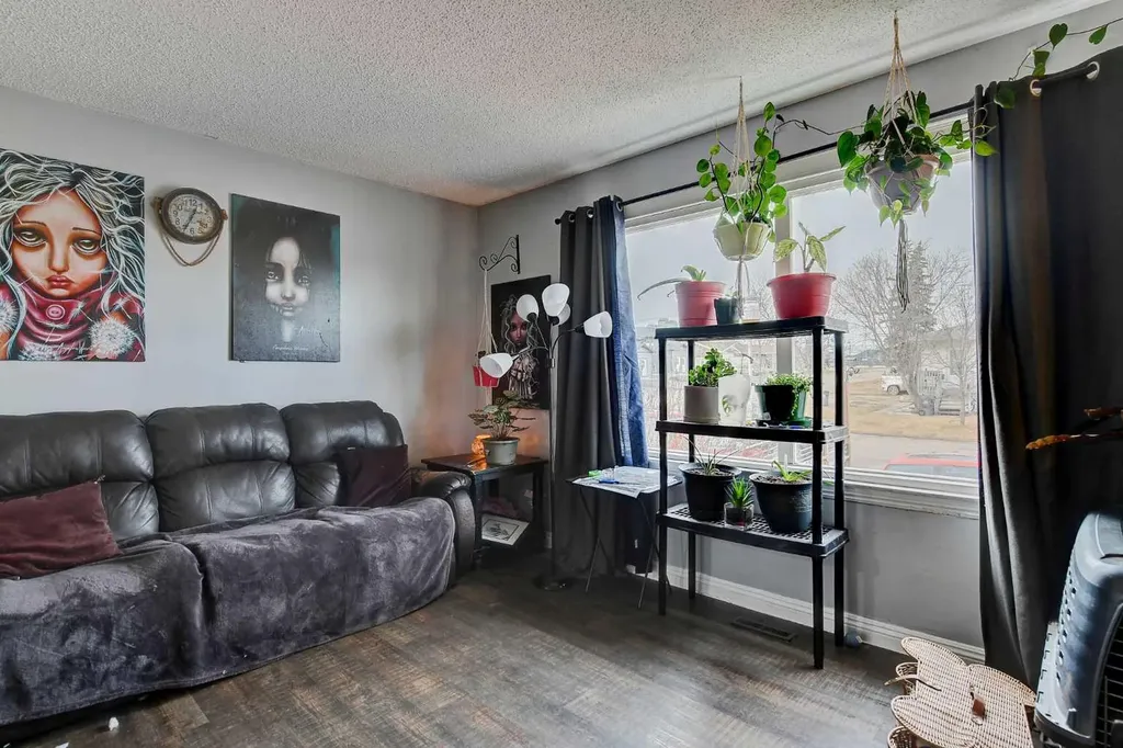 9809 98 Avenue Sexsmith AB T0H3C0