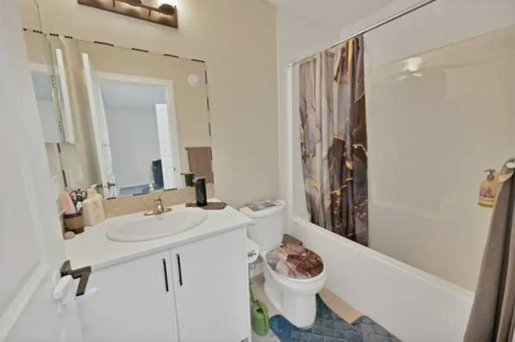 241 Midgrove Mews SW Airdrie AB T4B 5K8