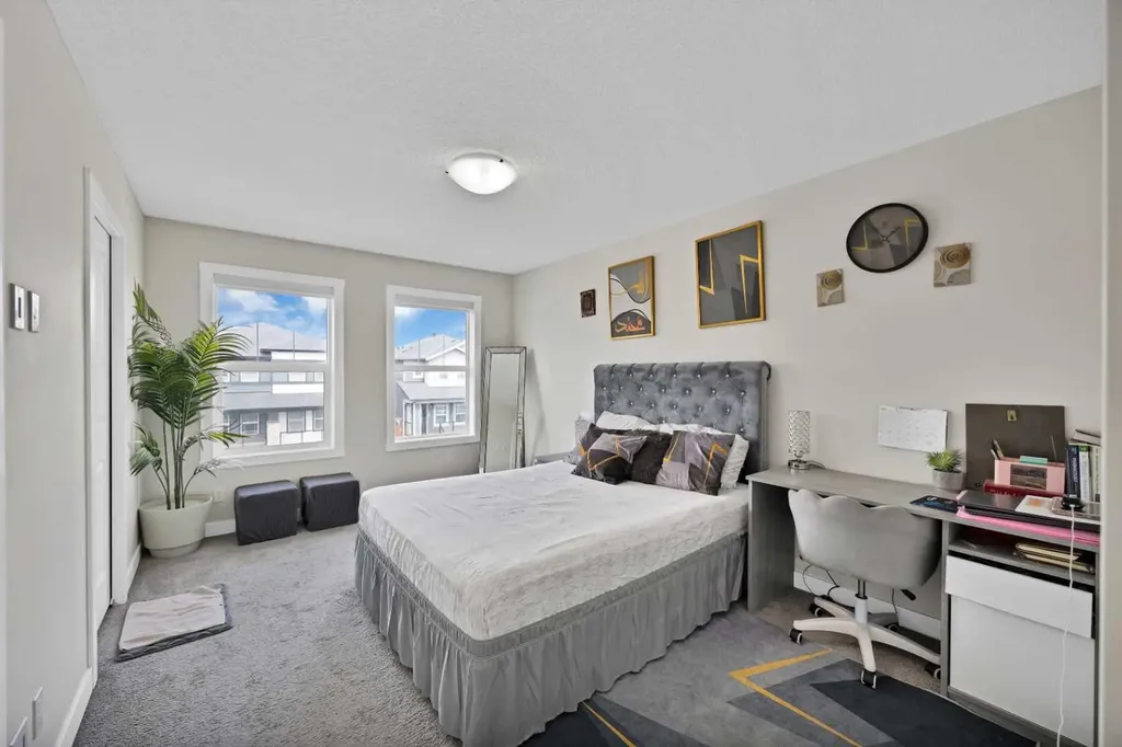 241 Midgrove Mews SW Airdrie AB T4B 5K8