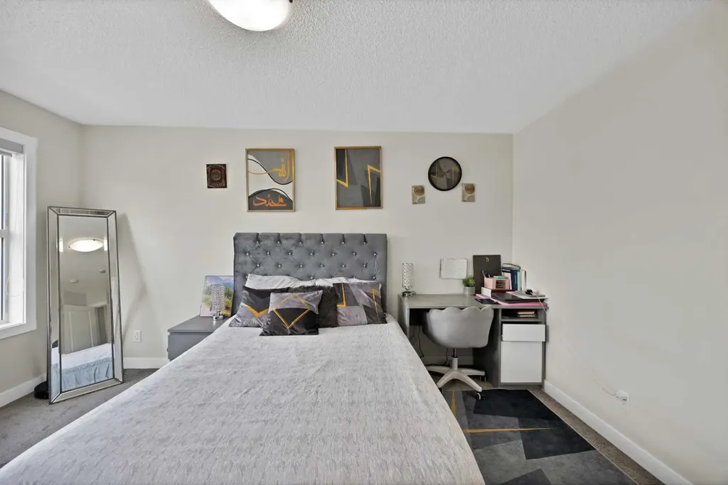241 Midgrove Mews SW Airdrie AB T4B 5K8
