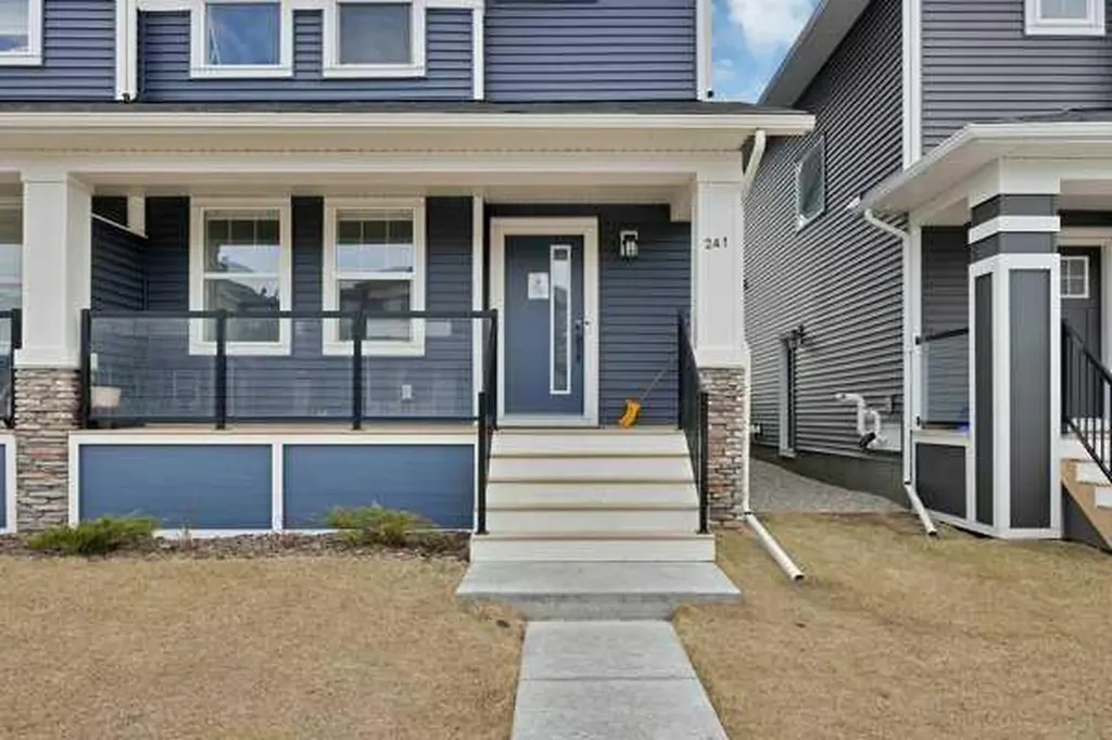 241 Midgrove Mews SW Airdrie AB T4B 5K8