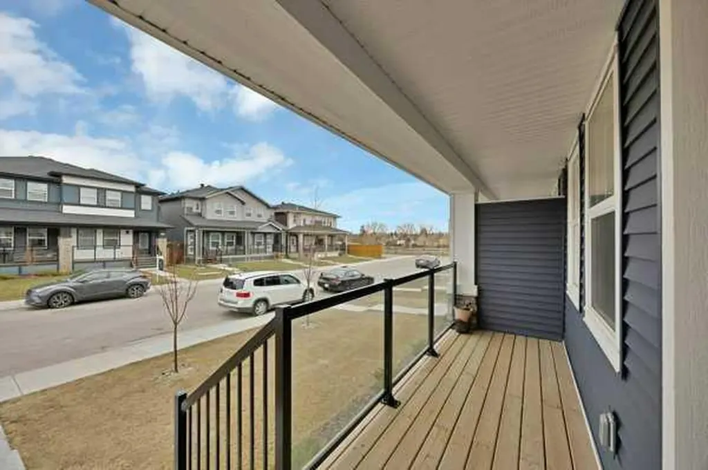 241 Midgrove Mews SW Airdrie AB T4B 5K8
