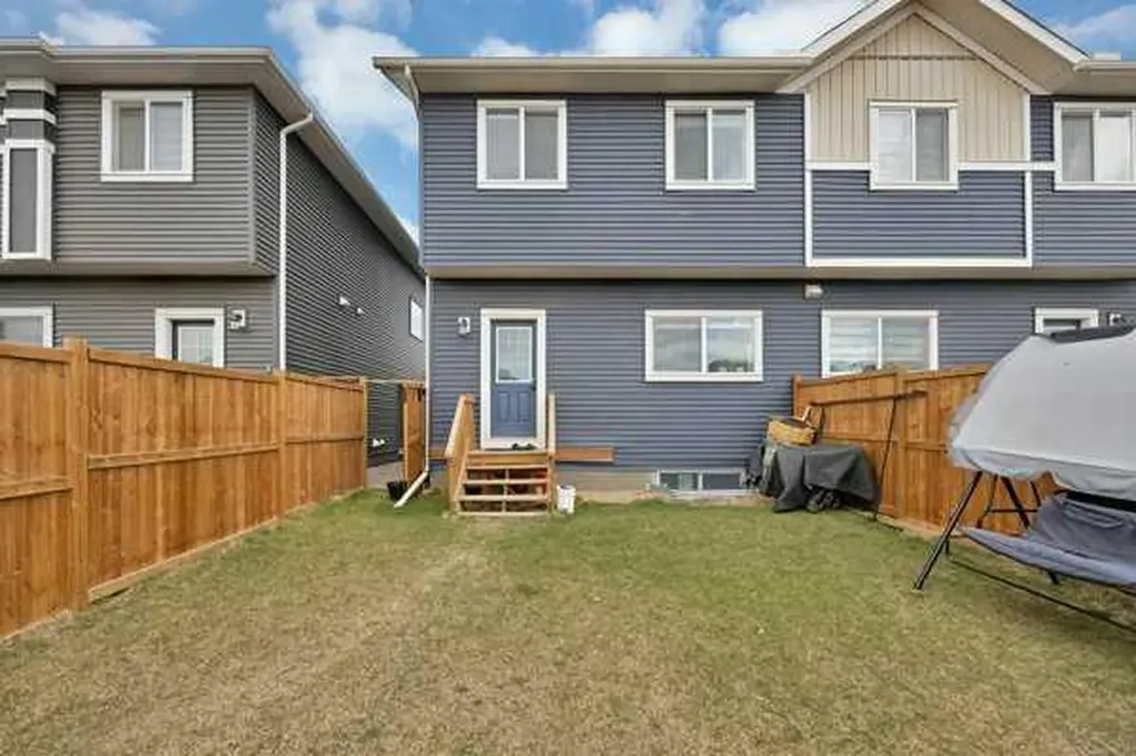 241 Midgrove Mews SW Airdrie AB T4B 5K8