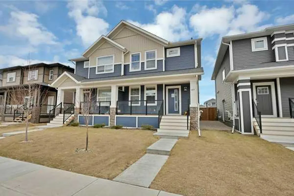 241 Midgrove Mews SW Airdrie AB T4B 5K8