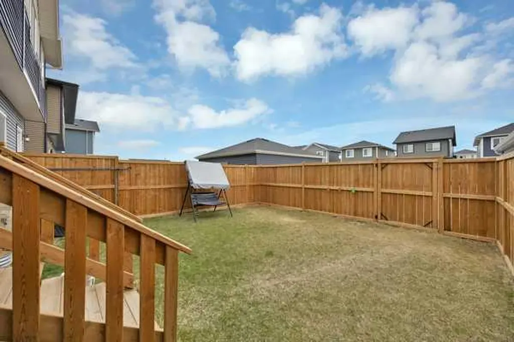 241 Midgrove Mews SW Airdrie AB T4B 5K8