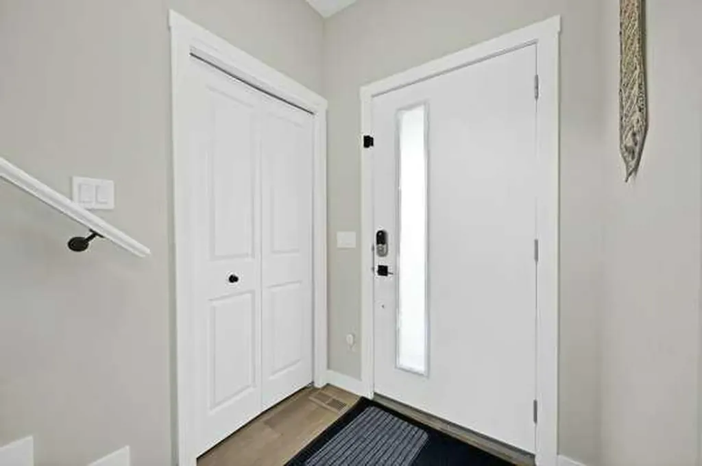 241 Midgrove Mews SW Airdrie AB T4B 5K8