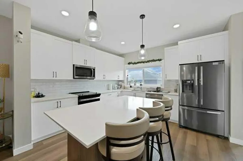 241 Midgrove Mews SW Airdrie AB T4B 5K8