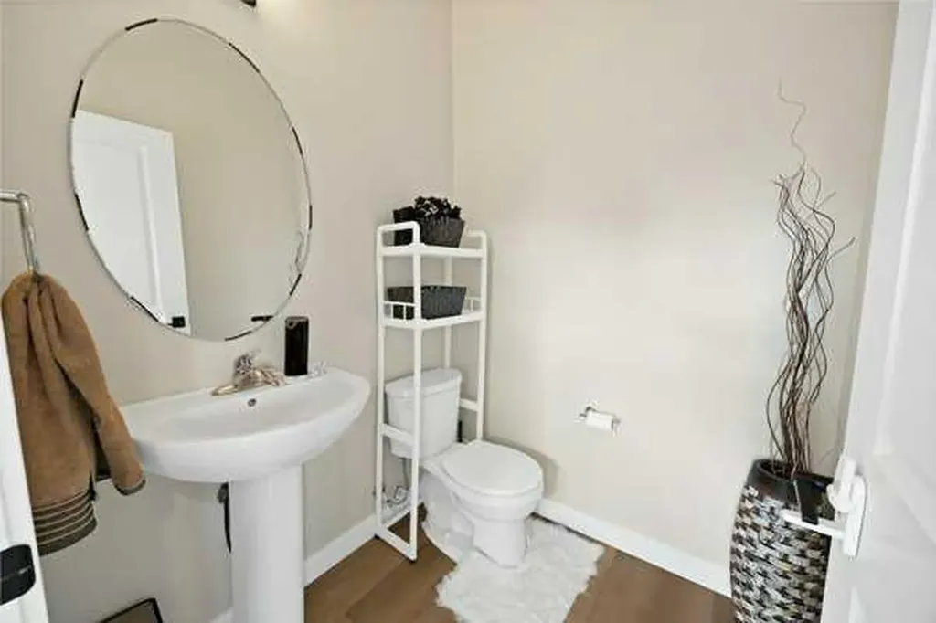 241 Midgrove Mews SW Airdrie AB T4B 5K8