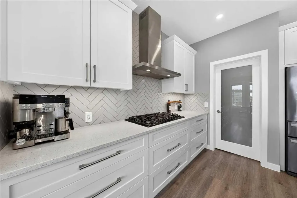 119 Dawson Harbour Court Chestermere AB T1X 1Z7