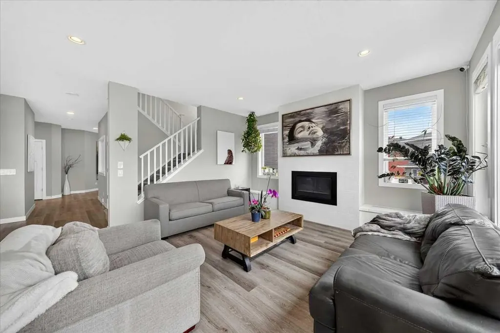 119 Dawson Harbour Court Chestermere AB T1X 1Z7