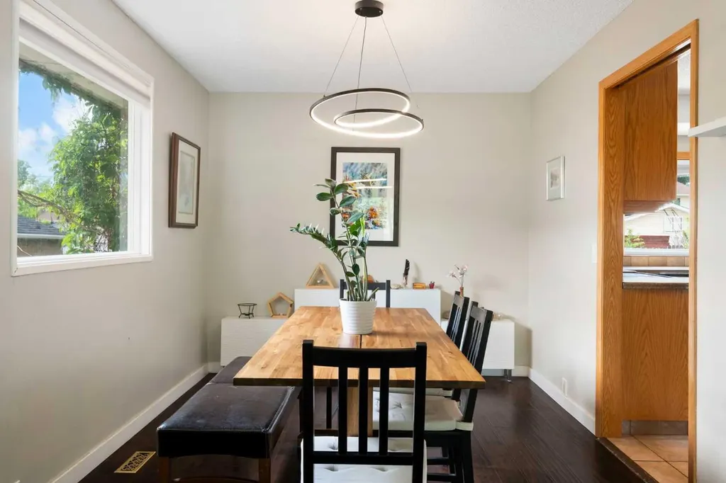 5431 Silverdale Drive NW Calgary AB T3B3M9