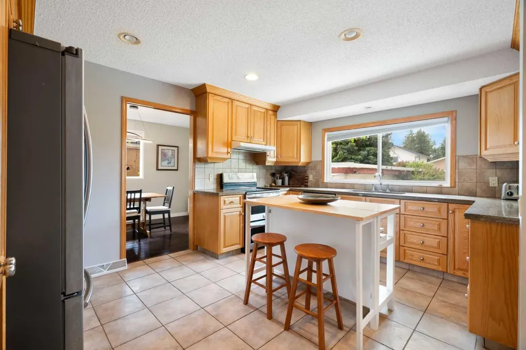 5431 Silverdale Drive NW Calgary AB T3B3M9
