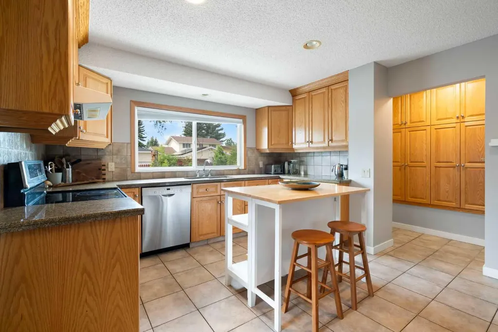 5431 Silverdale Drive NW Calgary AB T3B3M9