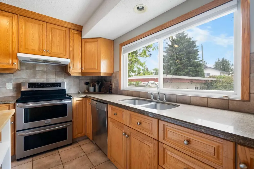 5431 Silverdale Drive NW Calgary AB T3B3M9