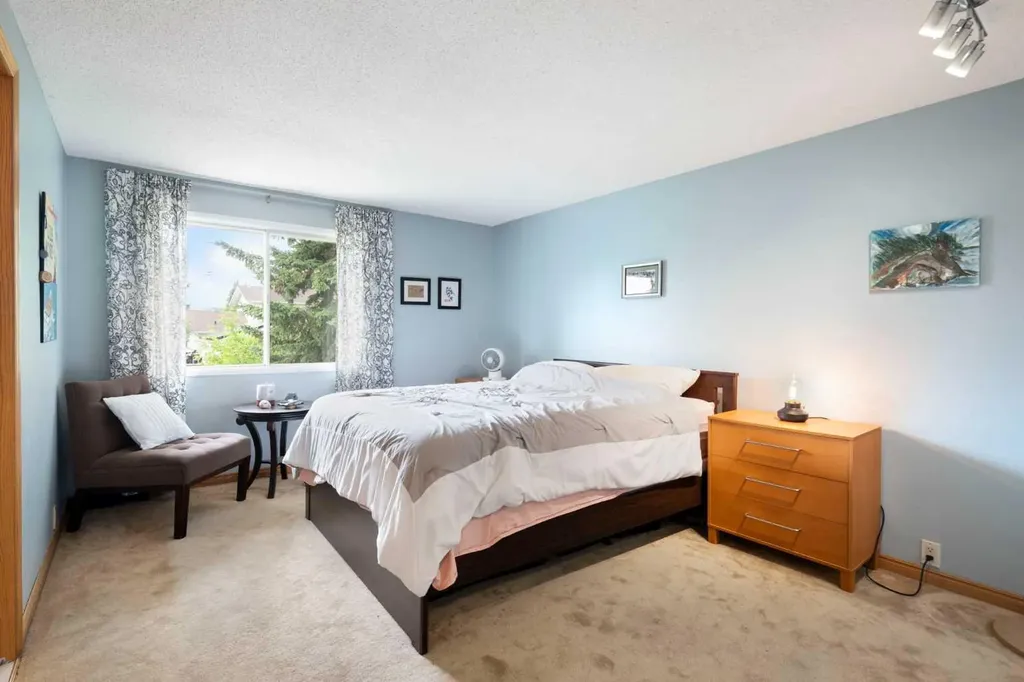5431 Silverdale Drive NW Calgary AB T3B3M9