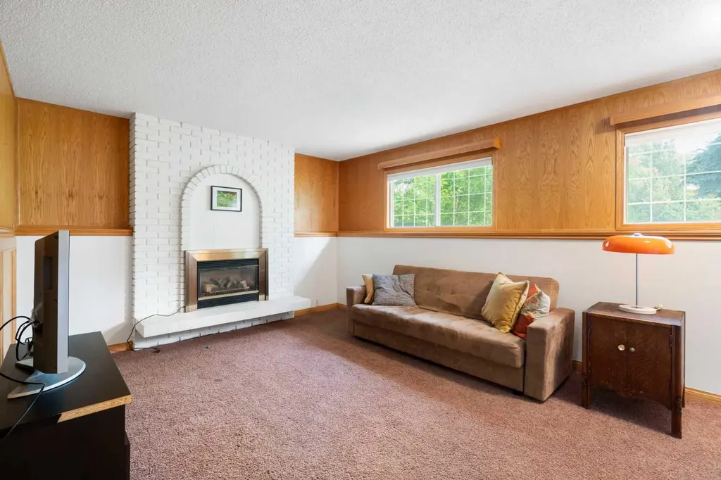 5431 Silverdale Drive NW Calgary AB T3B3M9