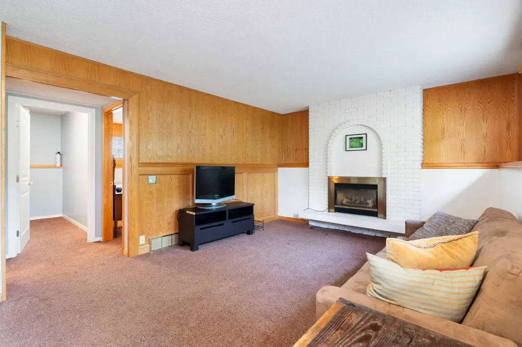 5431 Silverdale Drive NW Calgary AB T3B3M9
