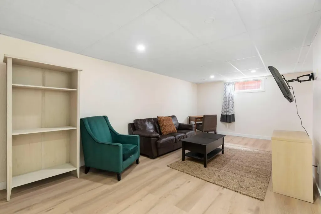 5431 Silverdale Drive NW Calgary AB T3B3M9
