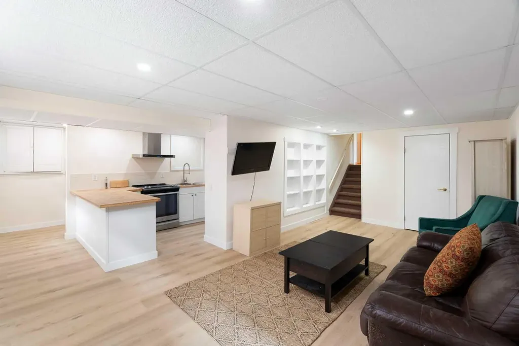 5431 Silverdale Drive NW Calgary AB T3B3M9