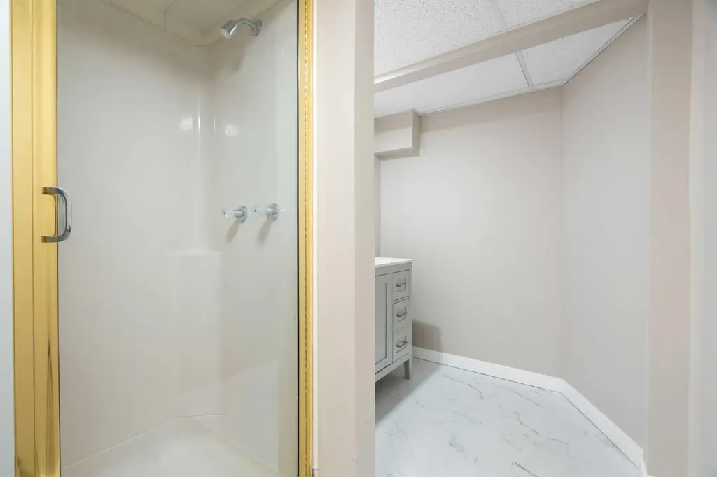 5431 Silverdale Drive NW Calgary AB T3B3M9