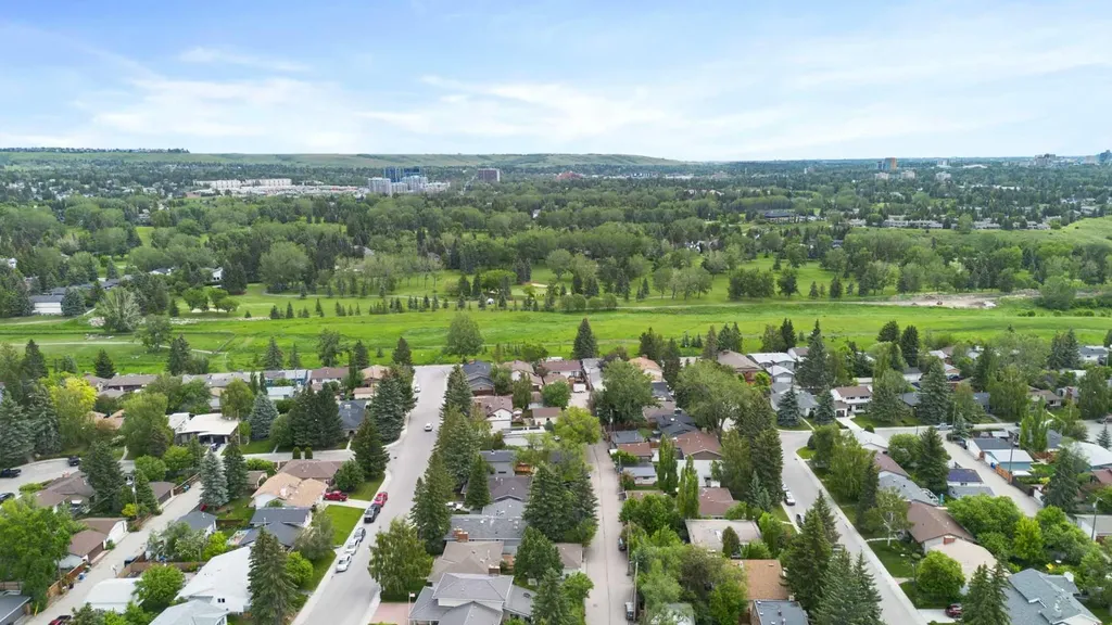 5431 Silverdale Drive NW Calgary AB T3B3M9