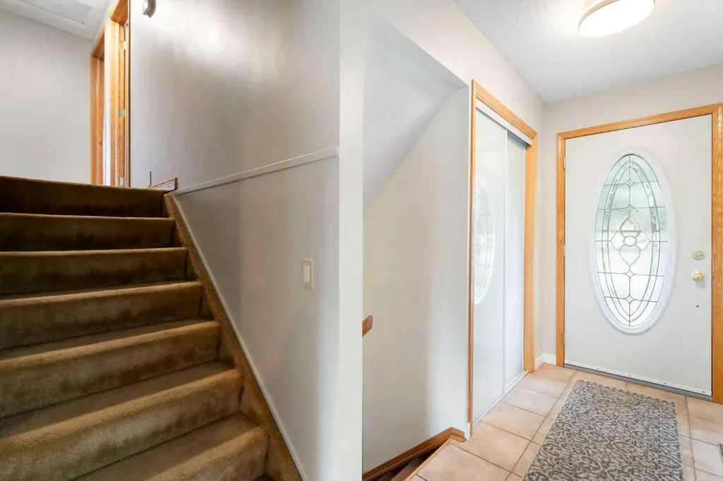 5431 Silverdale Drive NW Calgary AB T3B3M9