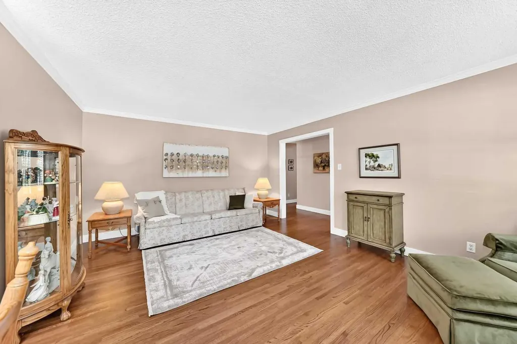 10435 Mapleridge Crescent SE Calgary AB T2J 1Y8