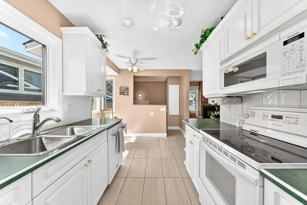 10435 Mapleridge Crescent SE Calgary AB T2J 1Y8