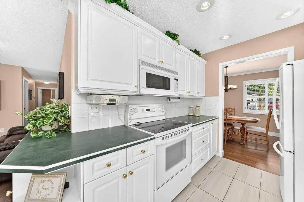 10435 Mapleridge Crescent SE Calgary AB T2J 1Y8