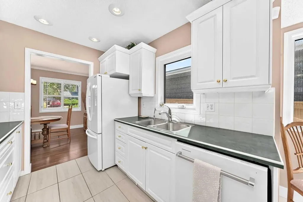 10435 Mapleridge Crescent SE Calgary AB T2J 1Y8