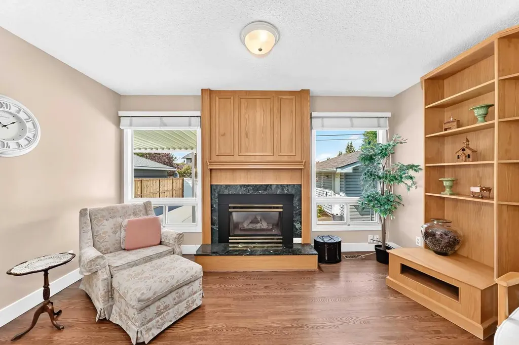 10435 Mapleridge Crescent SE Calgary AB T2J 1Y8