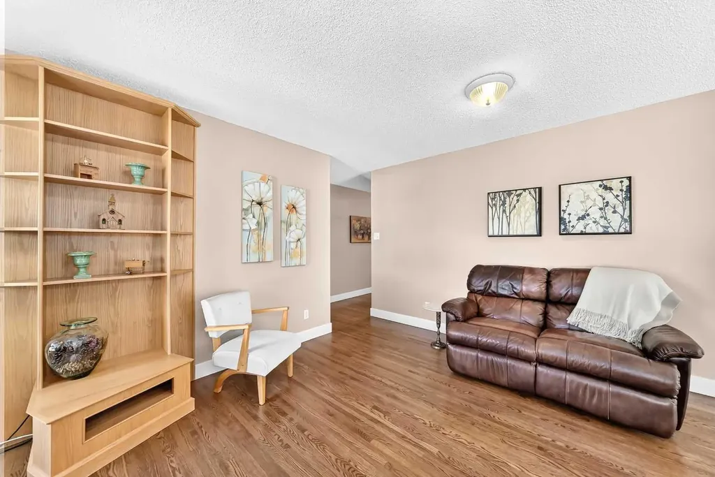 10435 Mapleridge Crescent SE Calgary AB T2J 1Y8