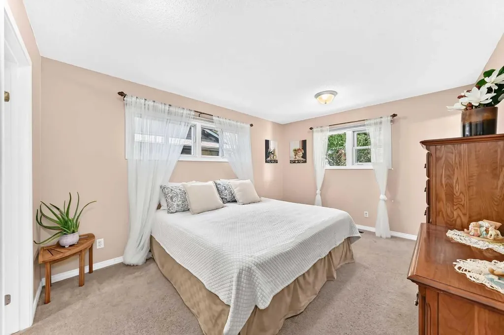 10435 Mapleridge Crescent SE Calgary AB T2J 1Y8
