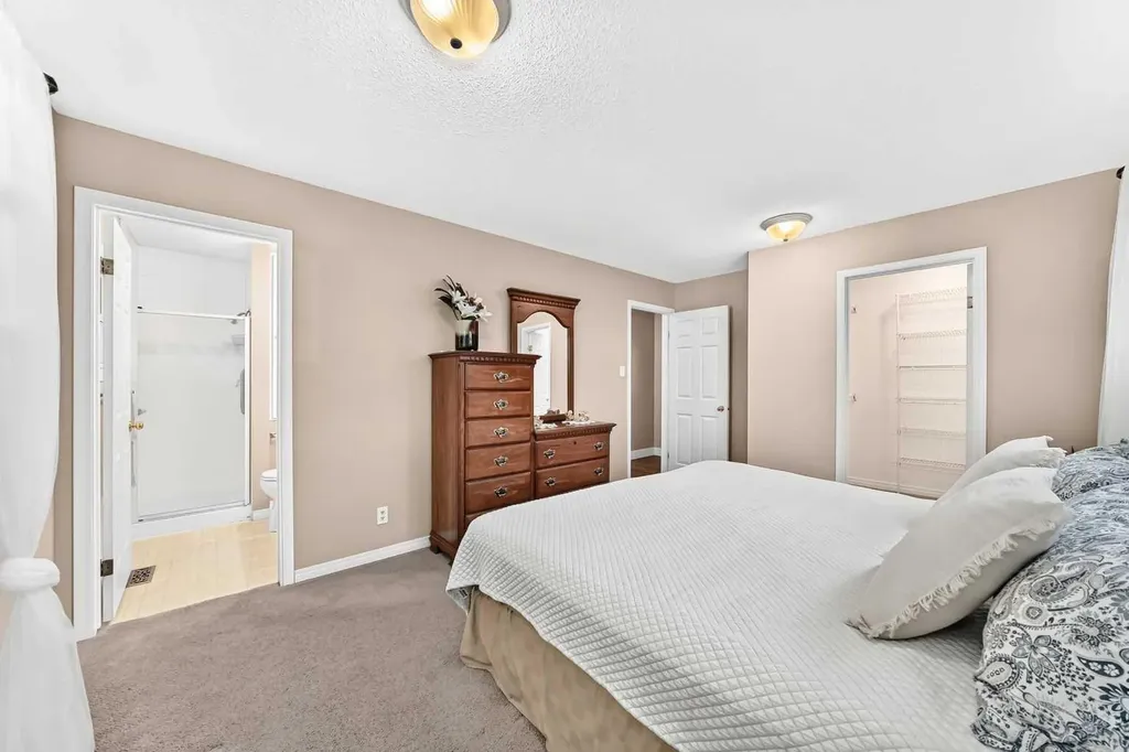 10435 Mapleridge Crescent SE Calgary AB T2J 1Y8
