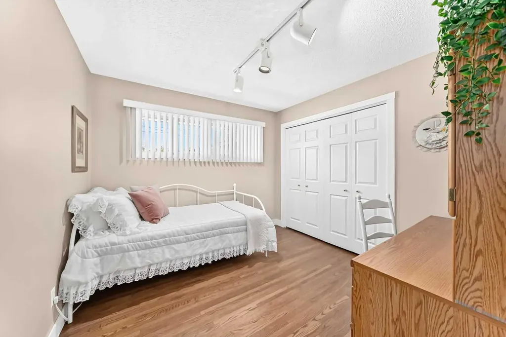 10435 Mapleridge Crescent SE Calgary AB T2J 1Y8