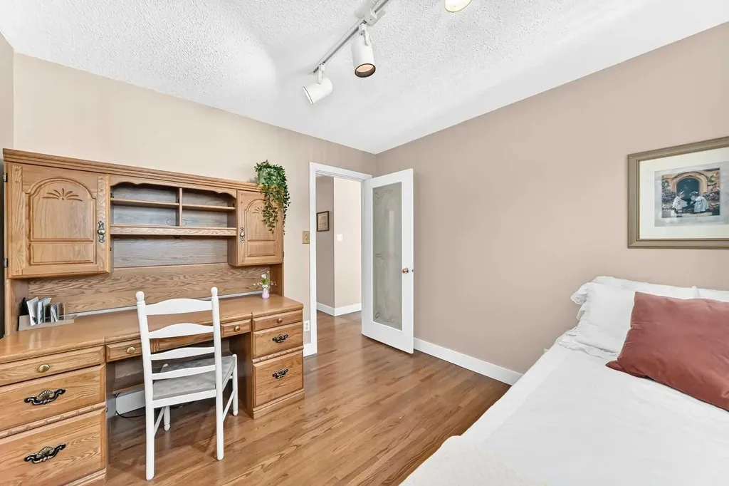 10435 Mapleridge Crescent SE Calgary AB T2J 1Y8
