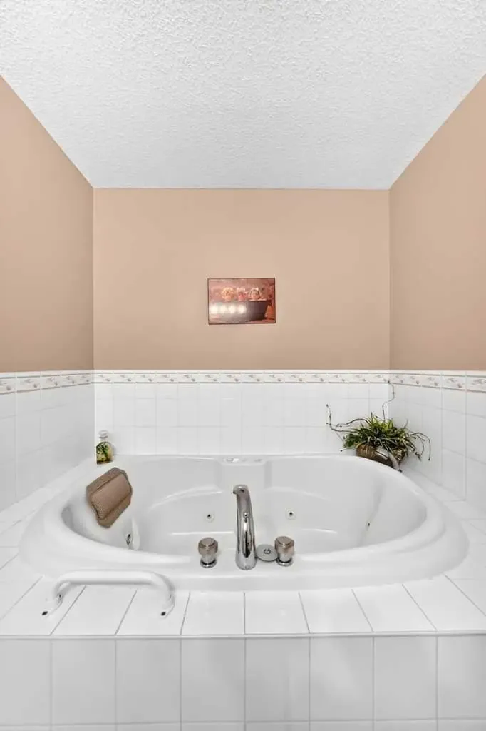 10435 Mapleridge Crescent SE Calgary AB T2J 1Y8