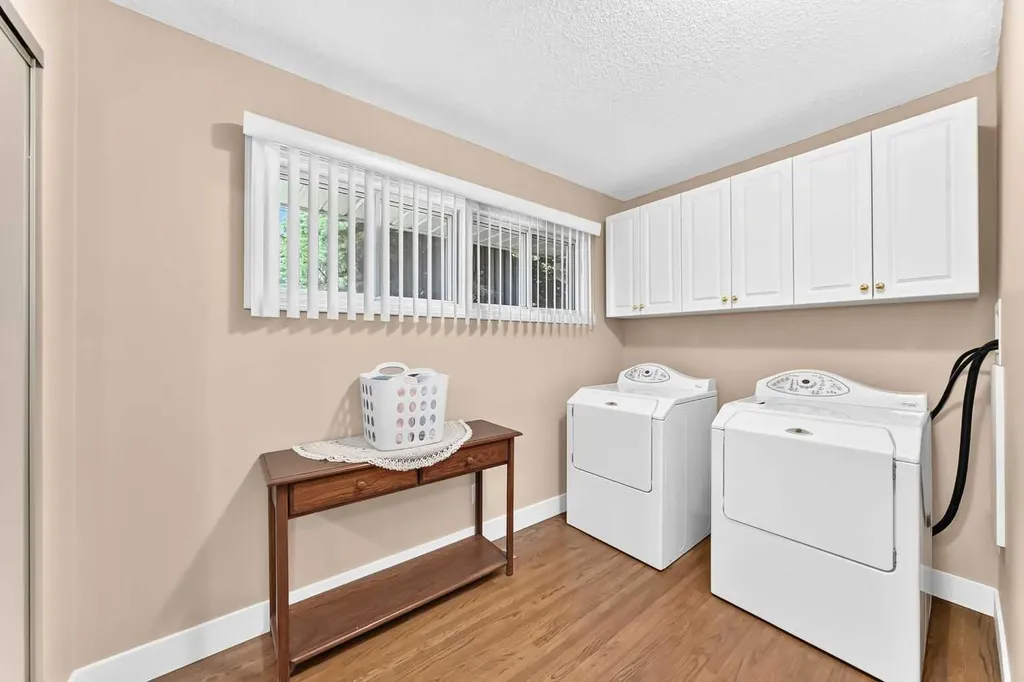 10435 Mapleridge Crescent SE Calgary AB T2J 1Y8
