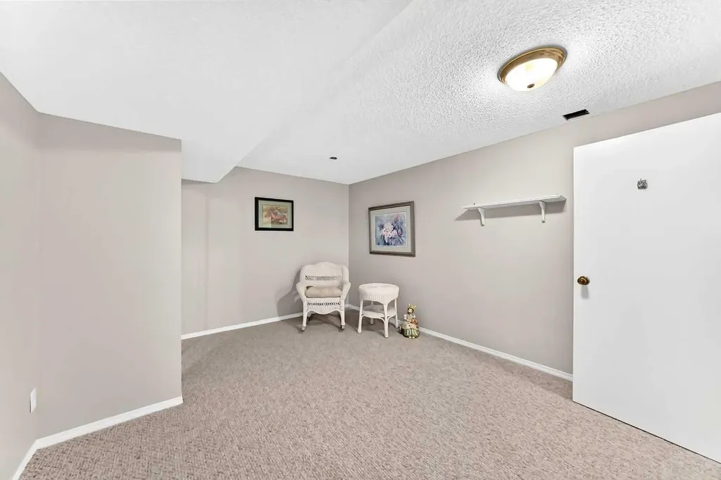 10435 Mapleridge Crescent SE Calgary AB T2J 1Y8